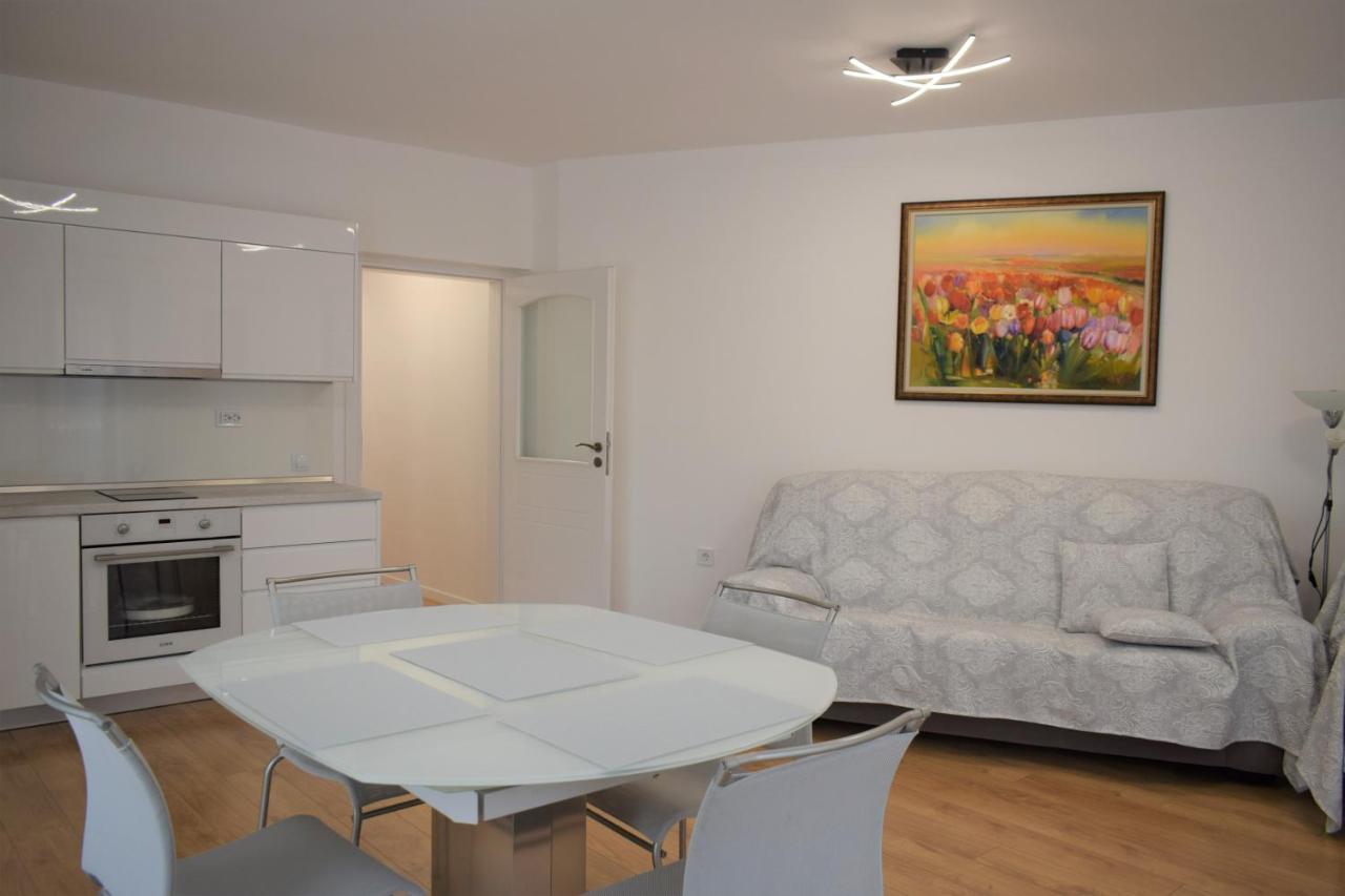 Top Center Apartment Gramophone With Private Parking Burgas Exterior photo