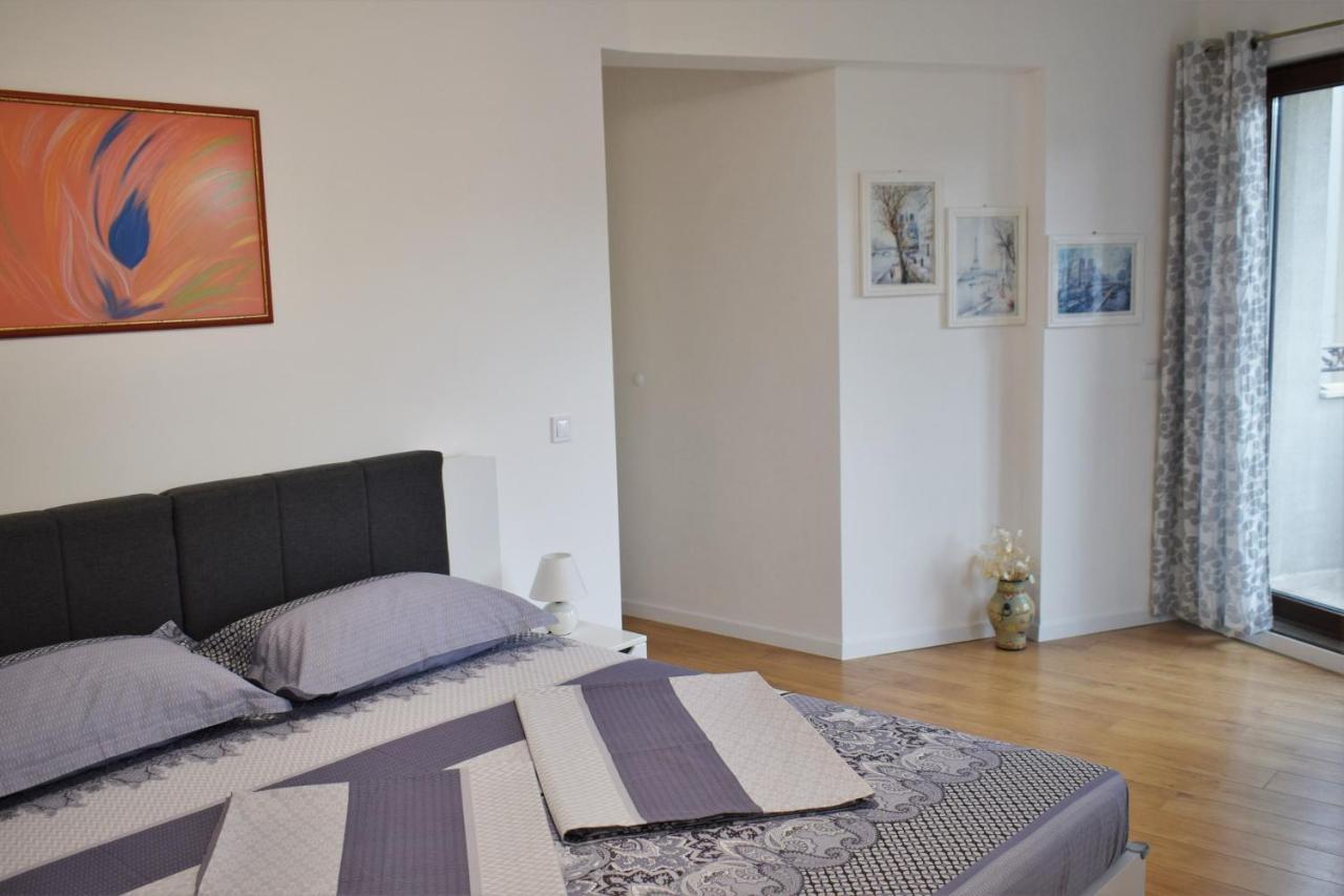 Top Center Apartment Gramophone With Private Parking Burgas Exterior photo