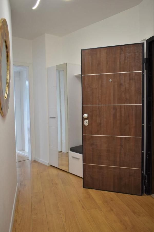 Top Center Apartment Gramophone With Private Parking Burgas Exterior photo